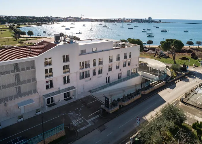 Humagum Sea View Apartment - Garden Palace Umag