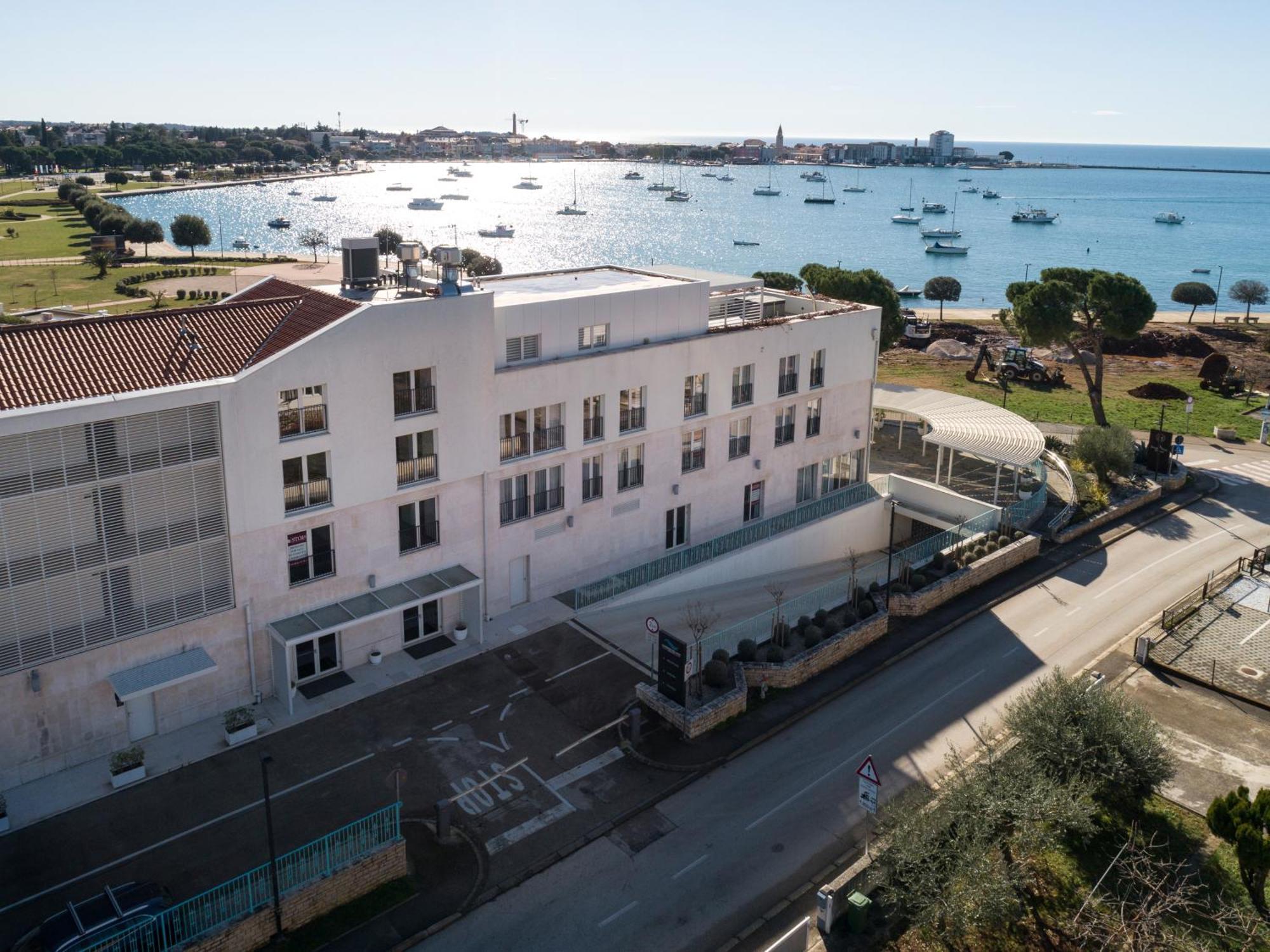 Humagum Sea View - Garden Palace Apartment Umag